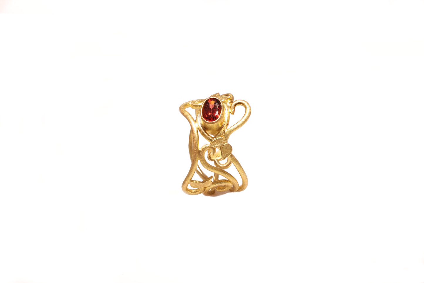 Gold Ring Au 750 with garnet and leaves