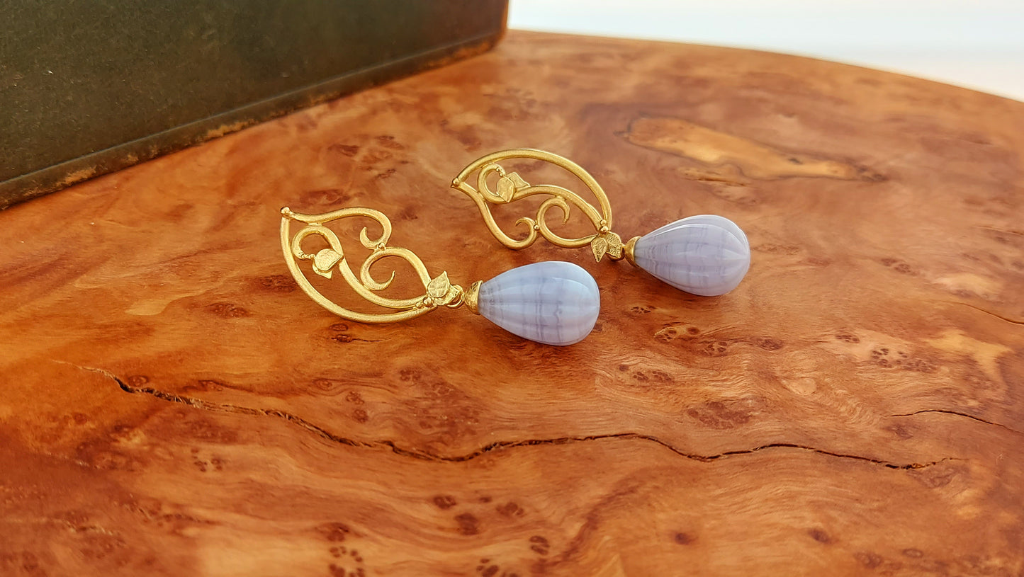 Base gold earrings with tendrils and buds
